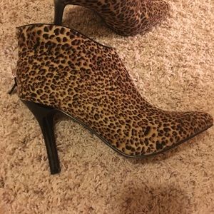 Carlos Santana Leopard Print Gently worn w/Box